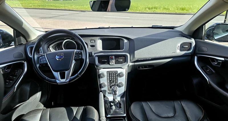 Volvo V40 cena 69900 przebieg: 144000, rok produkcji 2015 z Katowice małe 172